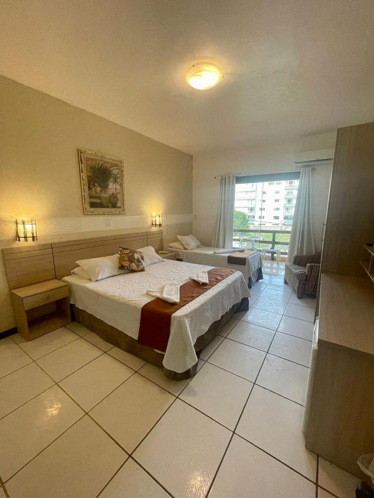 Hotel La Brise Cabo Frio Esterno foto